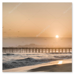 Lungomare con spiaggia e pista pedonale